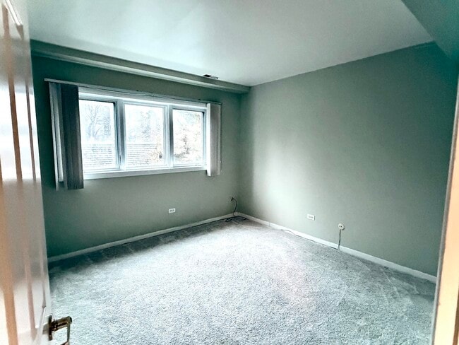 Building Photo - 435 Ridge Rd