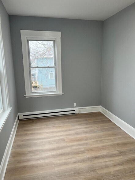 Building Photo - 72 Bloomingdale St