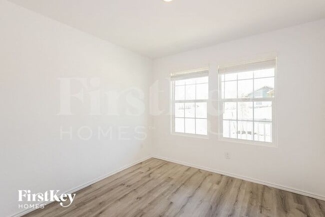 Building Photo - 131 Agave Cir