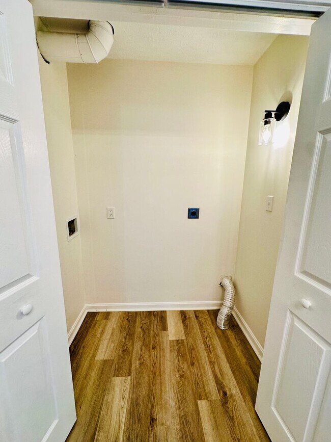 Building Photo - Completely renovated 3BR house in Shelby P...