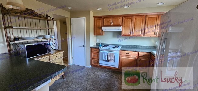 Building Photo - Charming 3BR/2BA Home with Spacious Layout...