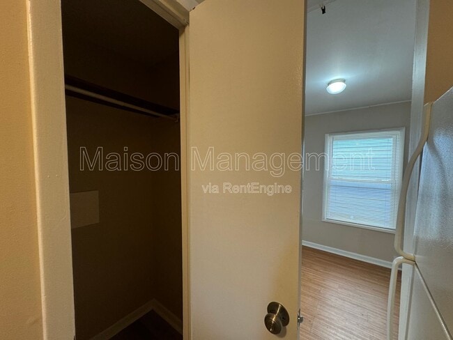 Building Photo - 279 S Goodman St