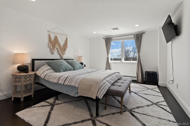 Building Photo - 20 Primrose St