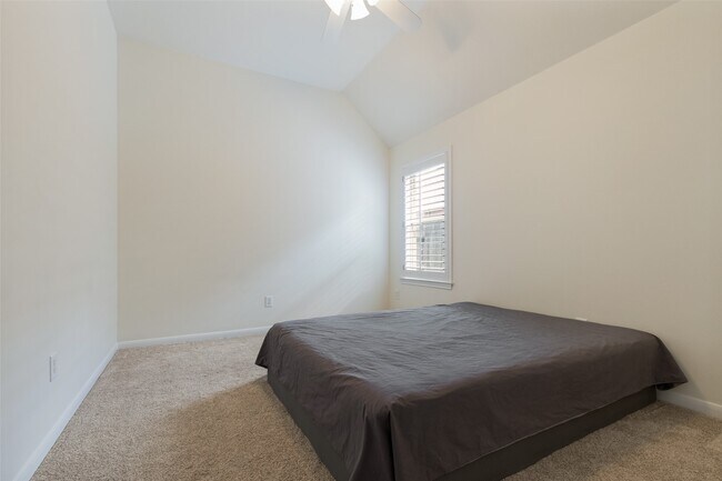 Building Photo - 1734 Heddon Falls Dr