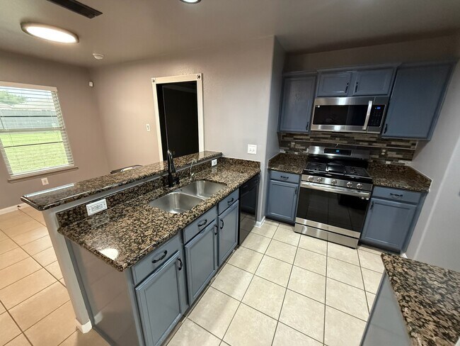 Building Photo - 16135 Green Plume Ln