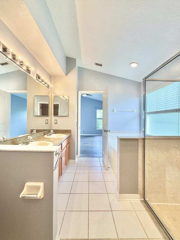 Building Photo - 838 Addison Dr NE