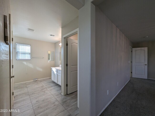 Building Photo - 1253 N 166th Ave