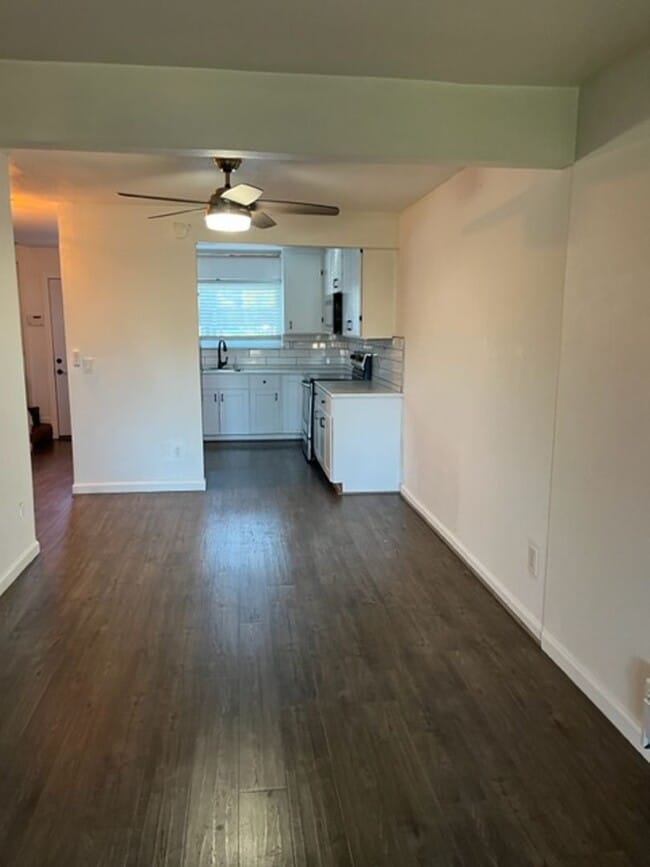 Building Photo - Redwood Park Estates Condo.  Available NOW!