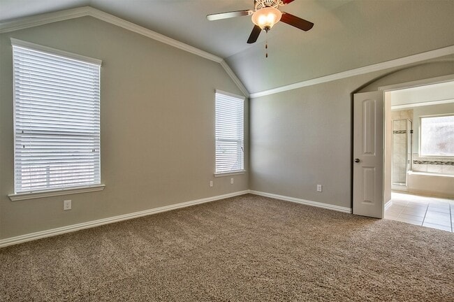 Building Photo - 304 Callaghan Dr