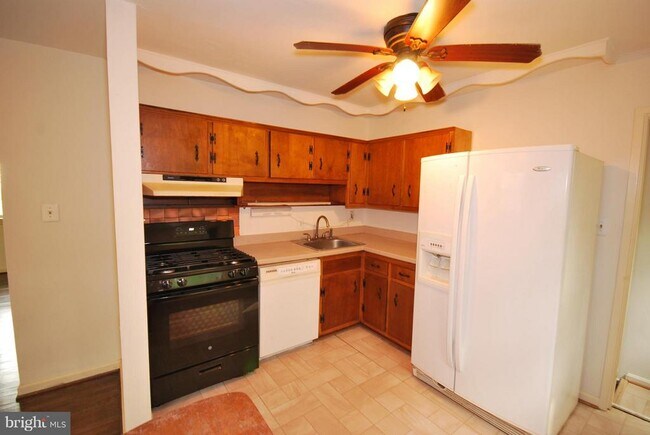 Building Photo - 10720 Tenbrook Dr