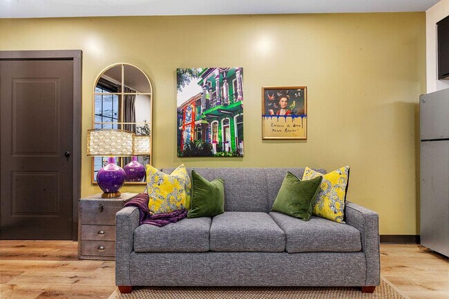 Building Photo - 611 Commerce St