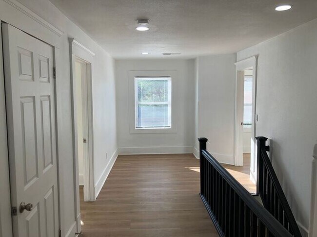 Building Photo - Two Story Home - 7 Bedrooms and 4 Bathroom...