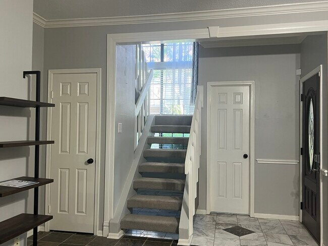 Building Photo - 736 Country Pl Dr