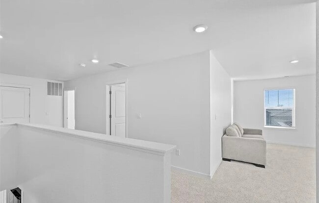 Building Photo - Shared Bathroom Room 3