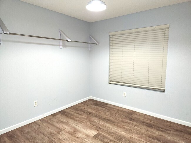 Building Photo - 4 bedroom, 2 bath in Ocotillo subdivision