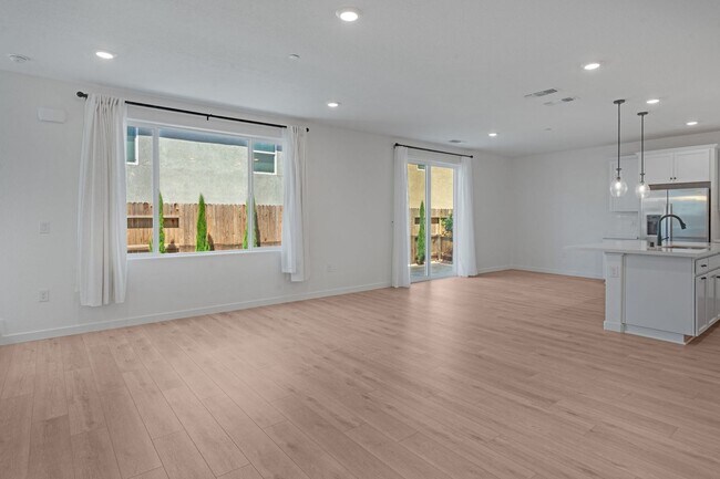 Building Photo - Never Lived In 4 Bedroom Home for Rent in Folsom Ranch!