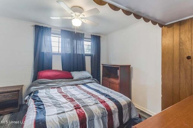 Building Photo - 15305 Northwood Dr