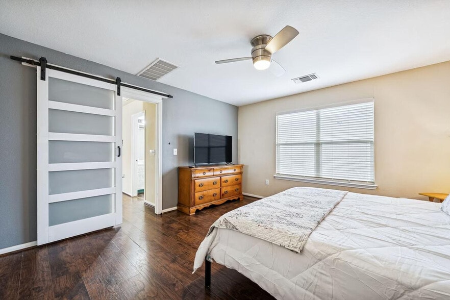 Building Photo - 3204 Ortman Dr