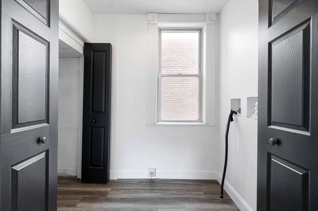 Building Photo - 4 Bed 1 Bath Single Family Home