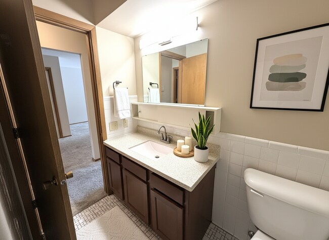 Building Photo - Cozy 2 Bedroom, 1 Bath Apartment with Patio - Welcome Home!