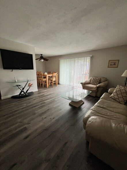 Building Photo - 1836 Colonial Village Way