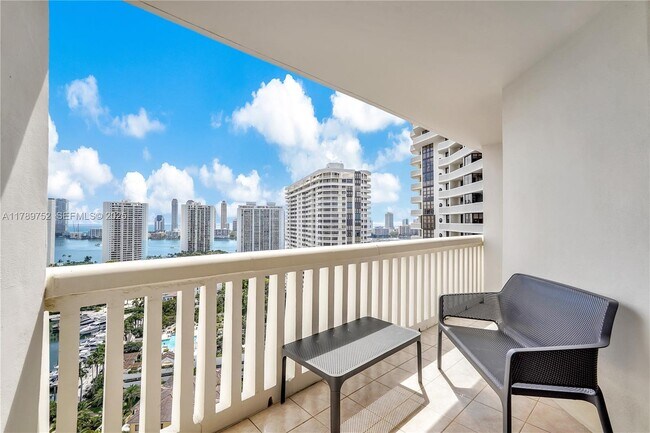 Building Photo - 1000 E Island Blvd