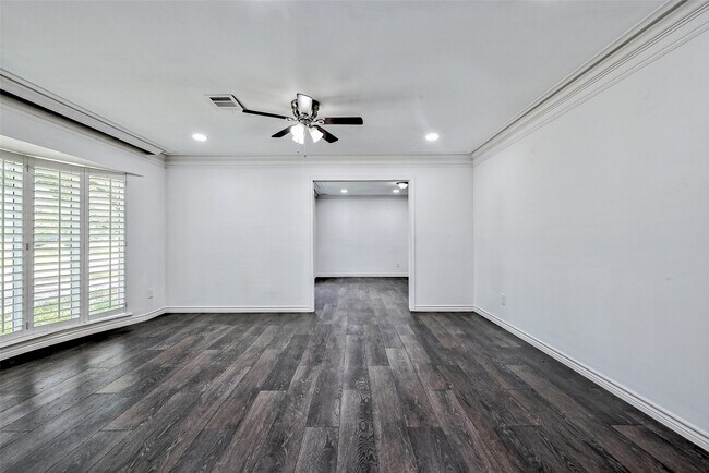 Building Photo - 5319 S Braeswood Blvd