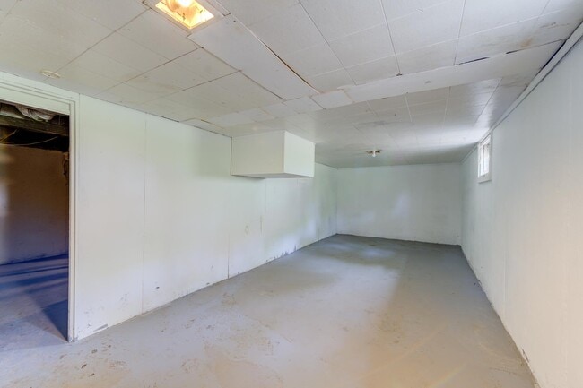 Building Photo - 8067 Aline Ave