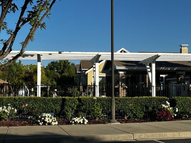 Building Photo - Wonderful Location within Summerset 4, a 5...