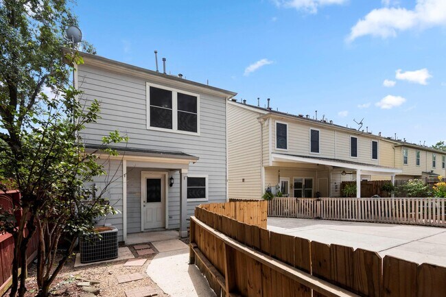 Building Photo - 29706 Parliament Hills Dr