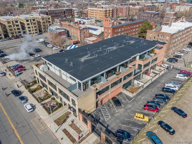Building Photo - 460 W Canfield St