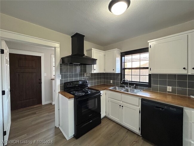 Building Photo - 117 S Main St