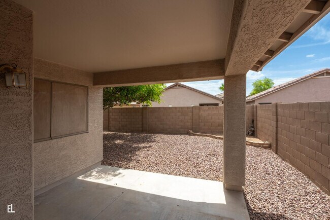 Building Photo - 12937 W Bloomfield Rd