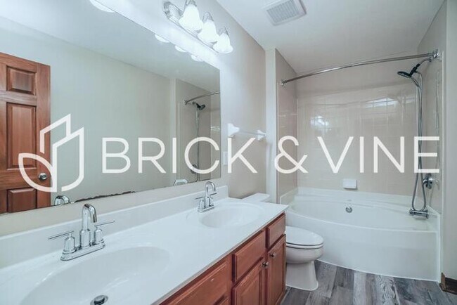 Building Photo - 362 Millett Dr