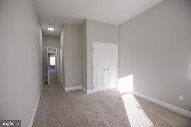 Building Photo - 530 N Montford Ave