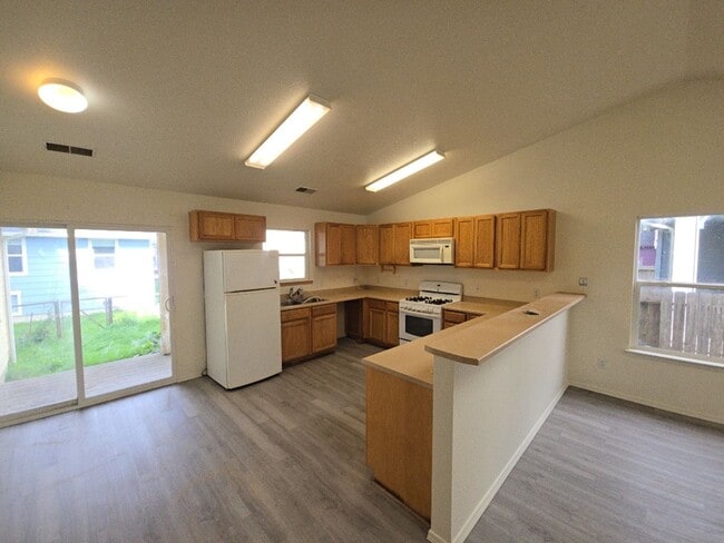 Building Photo - 3BD/2BA Arcata home!