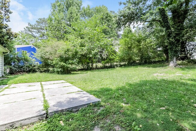 Building Photo - 2810 Swansea Ct