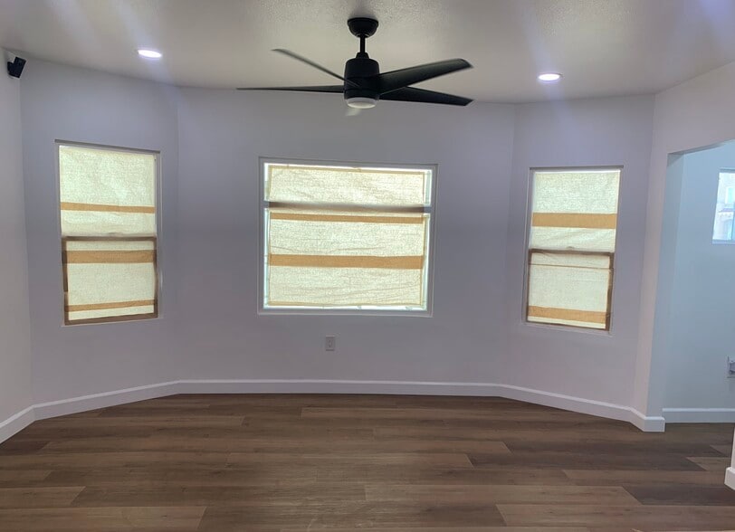 Building Photo - 1227 E 7th St