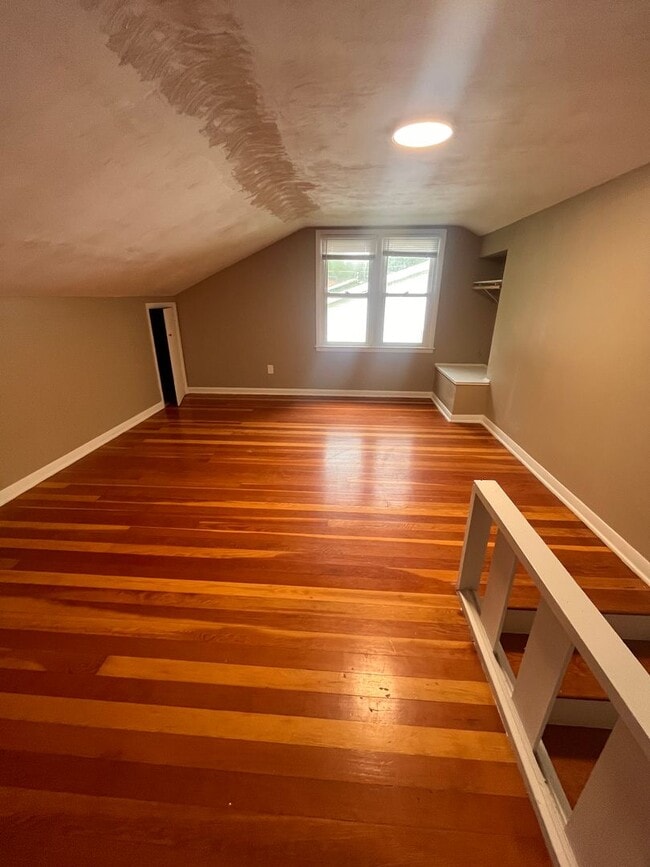Building Photo - 3 bedroom 2 bathroom located near MSU