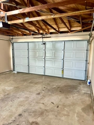 Building Photo - 320 Meadow Ln