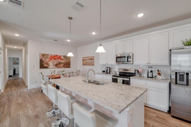 Building Photo - 620 Parkline Dr