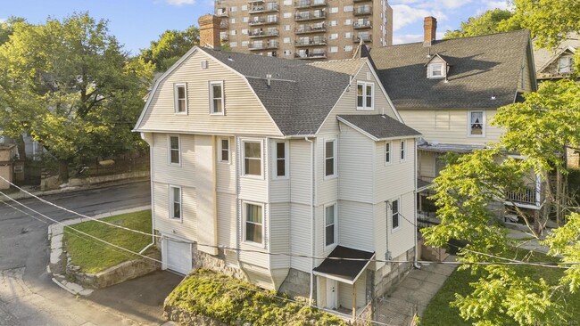 Building Photo - 78 Pine St