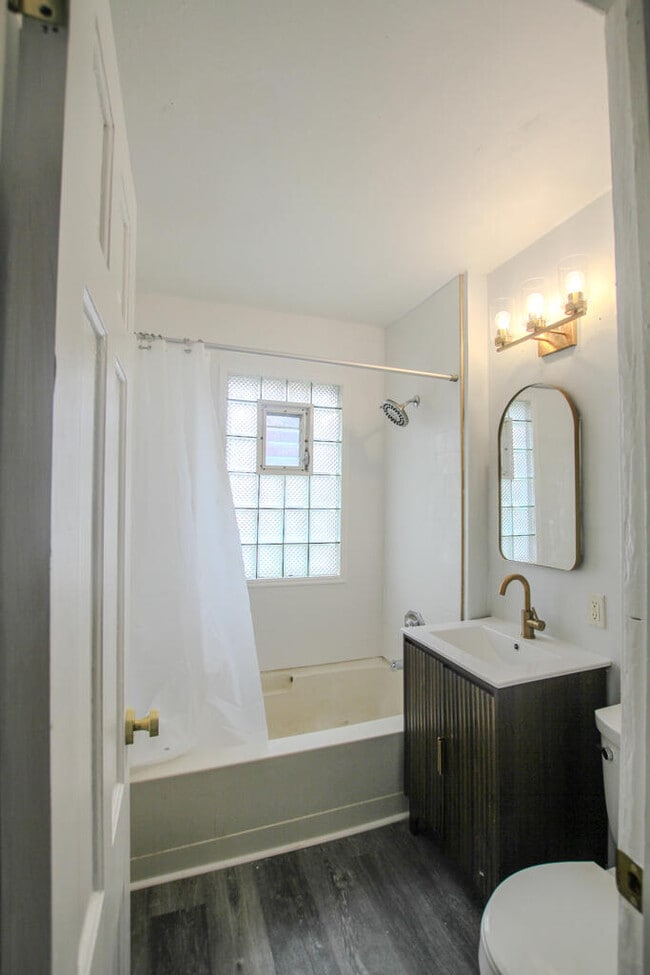 Building Photo - 5017 N Bay Ridge Ave