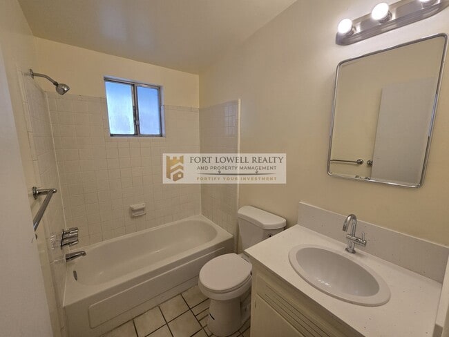 Building Photo - 2640-2642 N Santa Rita Ave