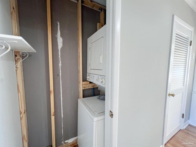 Building Photo - 3730 Forest Glen Dr