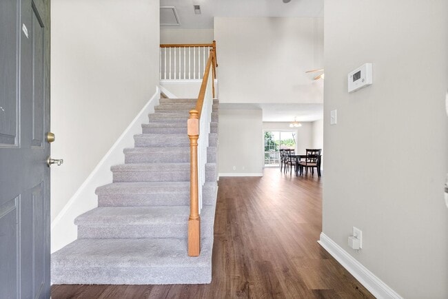 Building Photo - 680 Foxfield Dr
