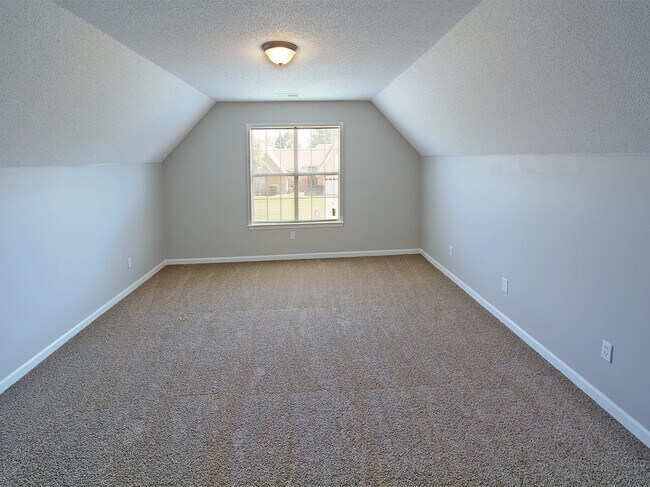 Building Photo - 5 Bed, 3.5 bath over 3300 square feet with 2 master suites near Hacks Cross and 385