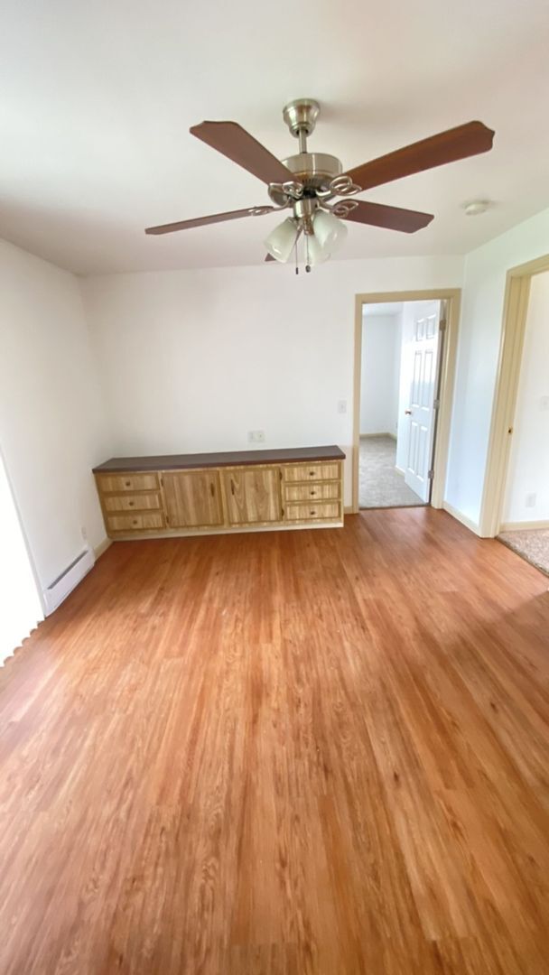 Building Photo - Great Little Home Out Of Town With Lots To...