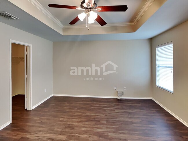Building Photo - 8018 Silver Grove