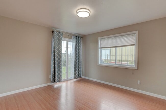 Building Photo - 3 Bed 2 Bath Country living (Landscaping I...